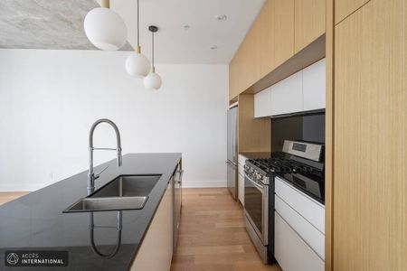 Condo for rent in Vieux-Port | Semi-furnished - Photo 2