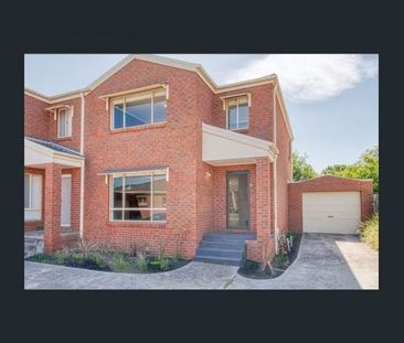 Spacious Townhouse close to all amenities - Photo 5