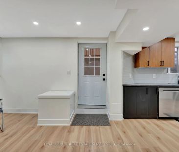 Detached Home For Lease | W9044225 - Photo 6