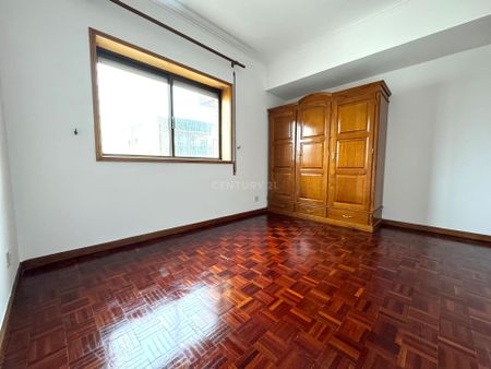 Apartamento com dois quartos, varanda e lugar de garagem em Aver-o-Mar, Póvoa de Varzim, Porto - Photo 3