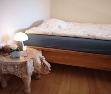 APPARTEMENT 21/2 PIÈCES MANSARDÉ À NETSTAL (GL), MEUBLÉ, TEMPORAIRE - Foto 4