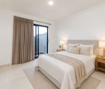 Great space, a handy location and a balcony worth enjoying. Make yo... - Photo 3