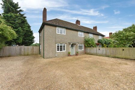 Lovely cottage with views over open fields - Photo 3