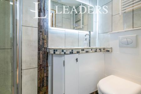 1 bedroom room to rent Milton Drive, TW17 - Photo 5