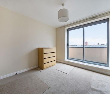 2 bedroom Flat To Let Total Size: 829 SQ FT - Photo 4