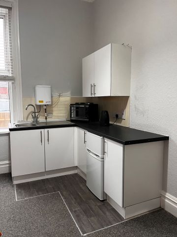 Bournemouth Road, Poole, Dorset, BH14 - Photo 4