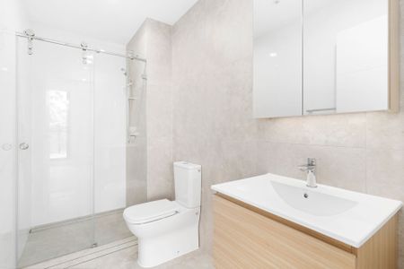 GORGEOUS TWO BEDROOM UNIT ! - Photo 4