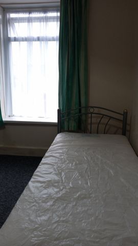 Windsor Street, CAERPHILLY - Photo 5