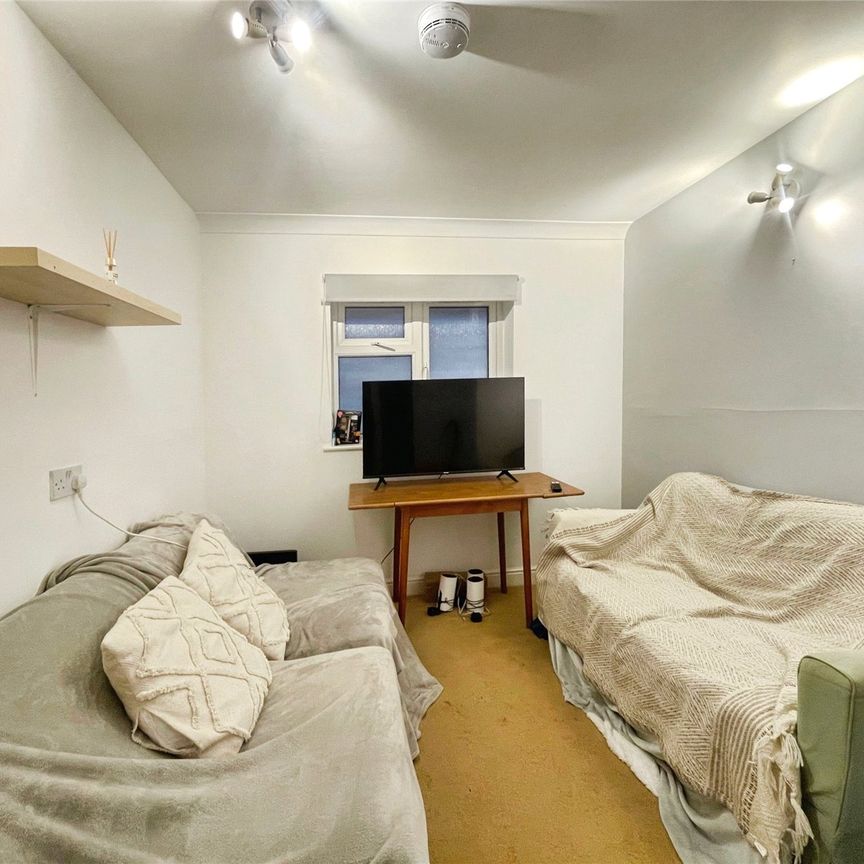 Nightingale Shott, Egham, Surrey, TW20 9SU - Photo 1