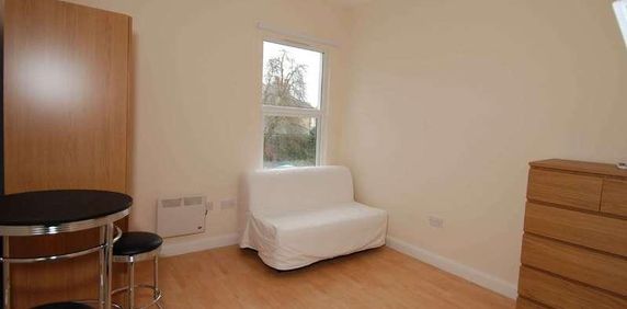 Brownhill Road, Catford, London, SE6 - Photo 2