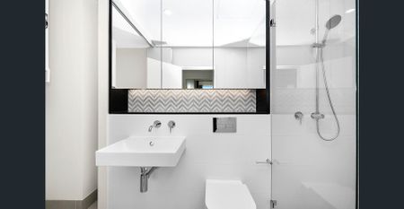 ULTRA MODERN EXECUTIVE TWO BEDROOM - CITY VIEWS AND CONVENIENCE - Photo 2