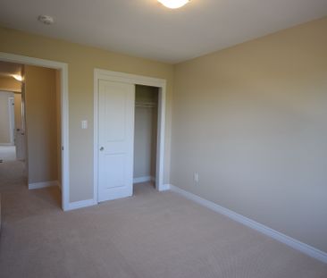 For Lease - 3273 Mockingbird Common Court, Oakville, Ontario - Photo 6