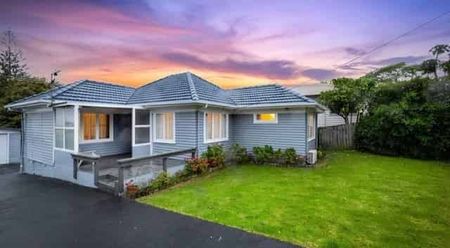 Home in Massey - Photo 4