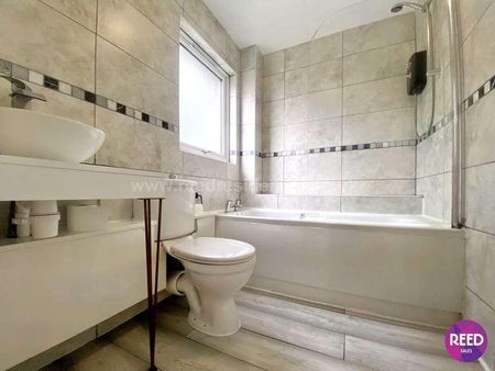 Water Lane, Purfleet On Thames, RM19 - Photo 3