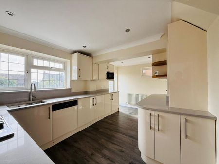 4 bedroom semi-detached house to rent - Photo 4