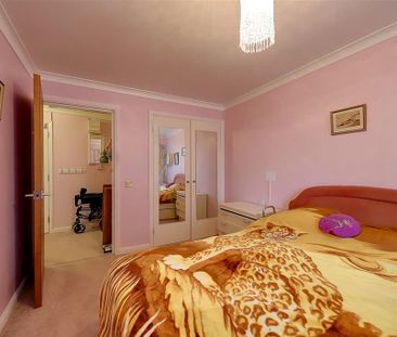 1 bedroom retirement property to rent - Photo 5