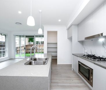 Luxury Living Awaits - Elegance and Comfort Combined! - Photo 3