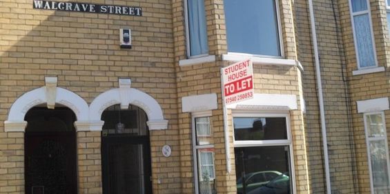 Large 4 Bedroom Student House - Photo 3