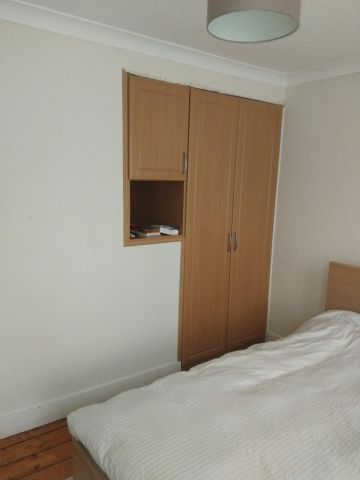 2 Bed Terraced House, Elm Grove, IG8 - Photo 3