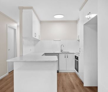 2/306 Hume St Centenary Heights - Photo 4