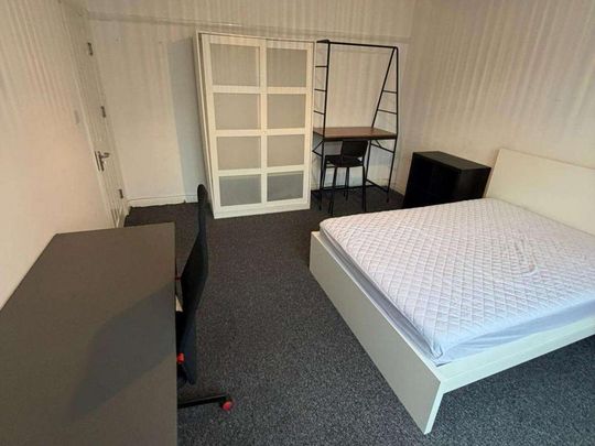 7 bedroom house of multiple occupation to rent - Photo 1