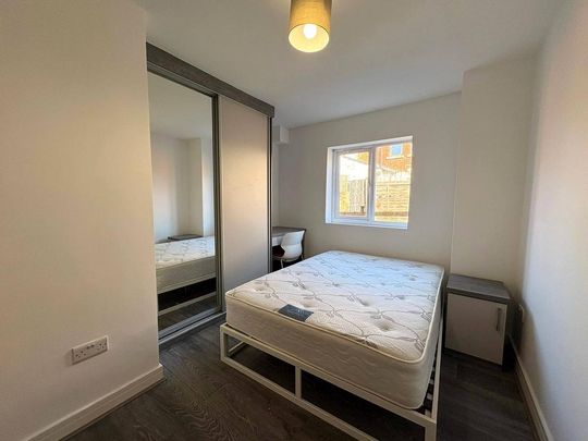 1 bedroom in a house share to rent - Photo 1