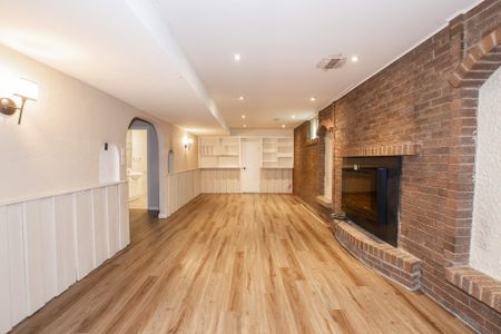 All Inclusive Spacious Bachelor Unit For Rent!! - Photo 3