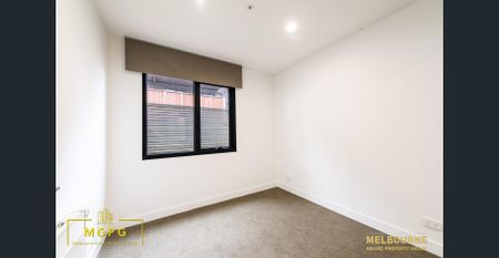 Spacious Two-Bedroom Apartment with Courtyard - Photo 3