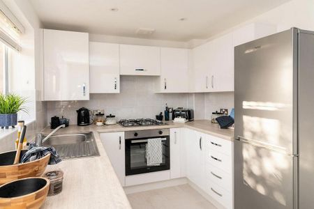 2 bedroom semi-detached house to rent - Photo 2