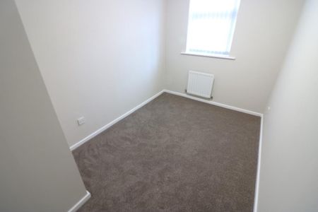 2 bedroom ground floor flat to rent - Photo 3