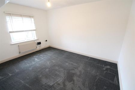 4 bedroom link detached house to rent - Photo 3