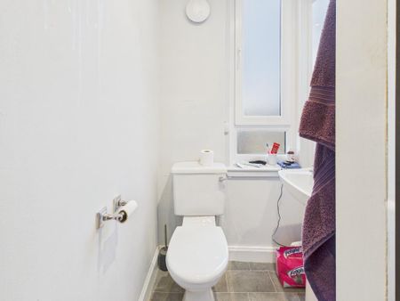 4 bedroom flat to rent - Photo 3