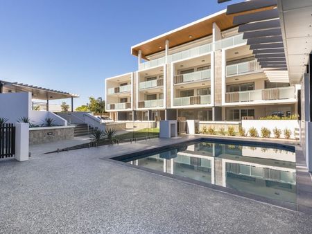 STUNNING APARTMENT WITH STUDY / MULTI PURPOSE ROOM! - Photo 5