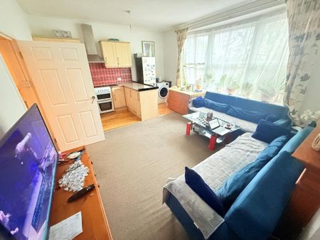 2 bedroom flat to rent - Photo 3