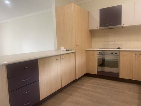 Lovely 3 bedroom renovated home in popular Upper Coomera - Photo 4