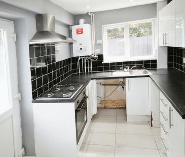 2 bedroom semi-detached house to rent - Photo 4