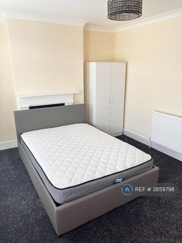 1 bedroom in a house share to rent - Photo 3