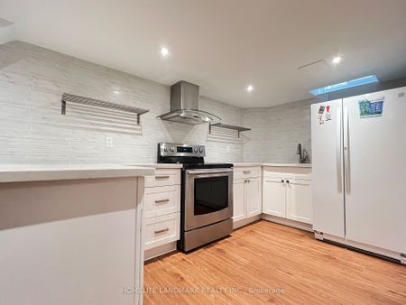 Detached Home For Lease | N8127592 - Photo 4