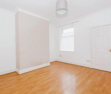 2 bedroom end of terrace house to rent - Photo 4