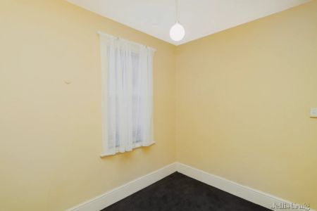 6 Bed, 2 Bath - Photo 5