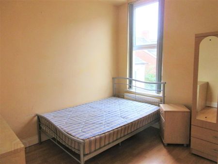 Great Location, 19 Agincourt Avenue, Queens Quarter, Belfast, BT7 1QA - Photo 5