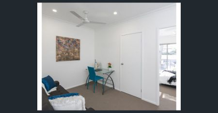 Break Lease - Stunning Modern Townhouse - Two Master Bedrooms - Brilliant Location - Coombabah - Photo 4