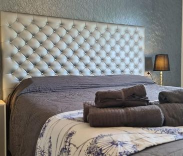 3 bedroom luxury Flat for rent in Nueva Andalucia, Andalusia - Photo 2