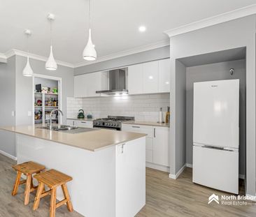 Ultra Modern- 4 Bed Family Home - Photo 1