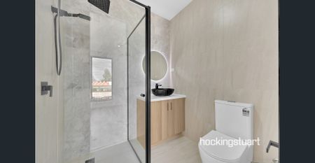 BEAUTIFUL FAMILY HOME - Photo 3