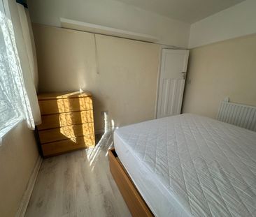 Room in a Shared House, Fieldend Road, SW16 - Photo 1