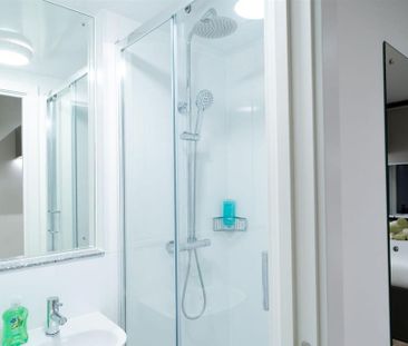 1 bedroom in a flat share to rent - Photo 2