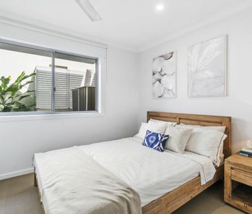 Modern Three Bedroom Townhouse In Prime Location! - Photo 2