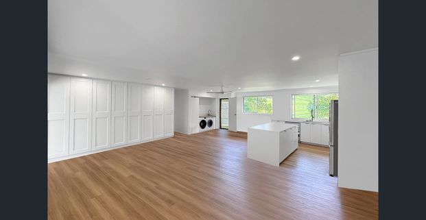 Family Home With Stunning Mountain Views - Photo 1