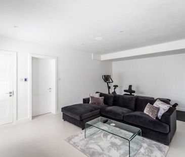 6 bedroom detached house to rent - Photo 2